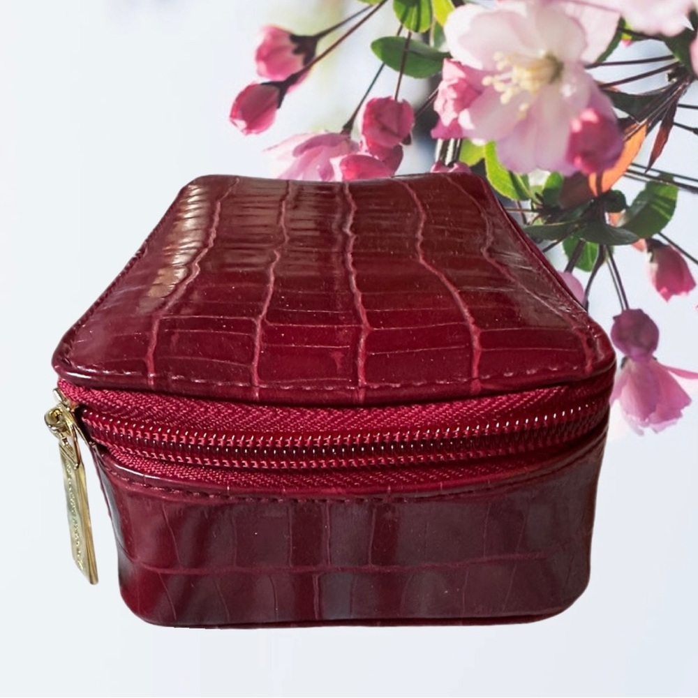 Ellen Tracy Red Croc Embossed Zippered Cosmetic Case NWOT - Picture 4 of 7